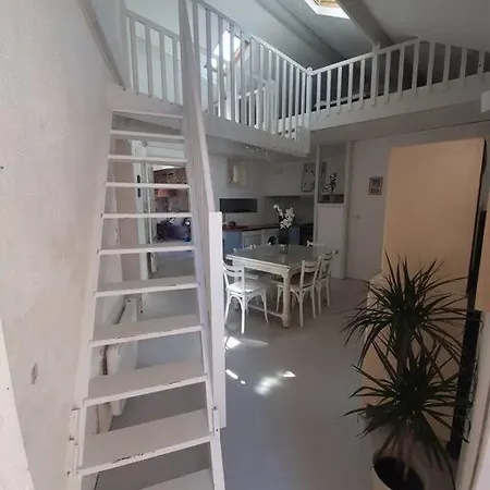 Maison De Charme, A 300 M St Enogat Holiday home