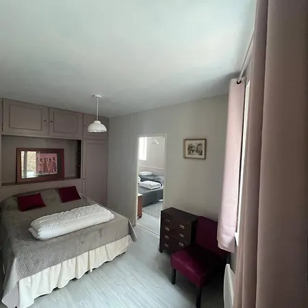 Maison De Charme, A 300 M St Enogat Holiday home *