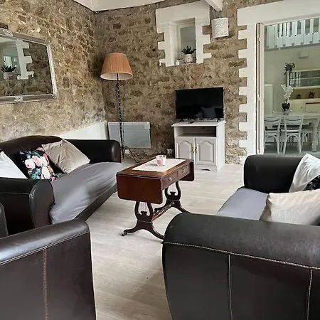 Holiday home Maison De Charme, A 300 M St Enogat